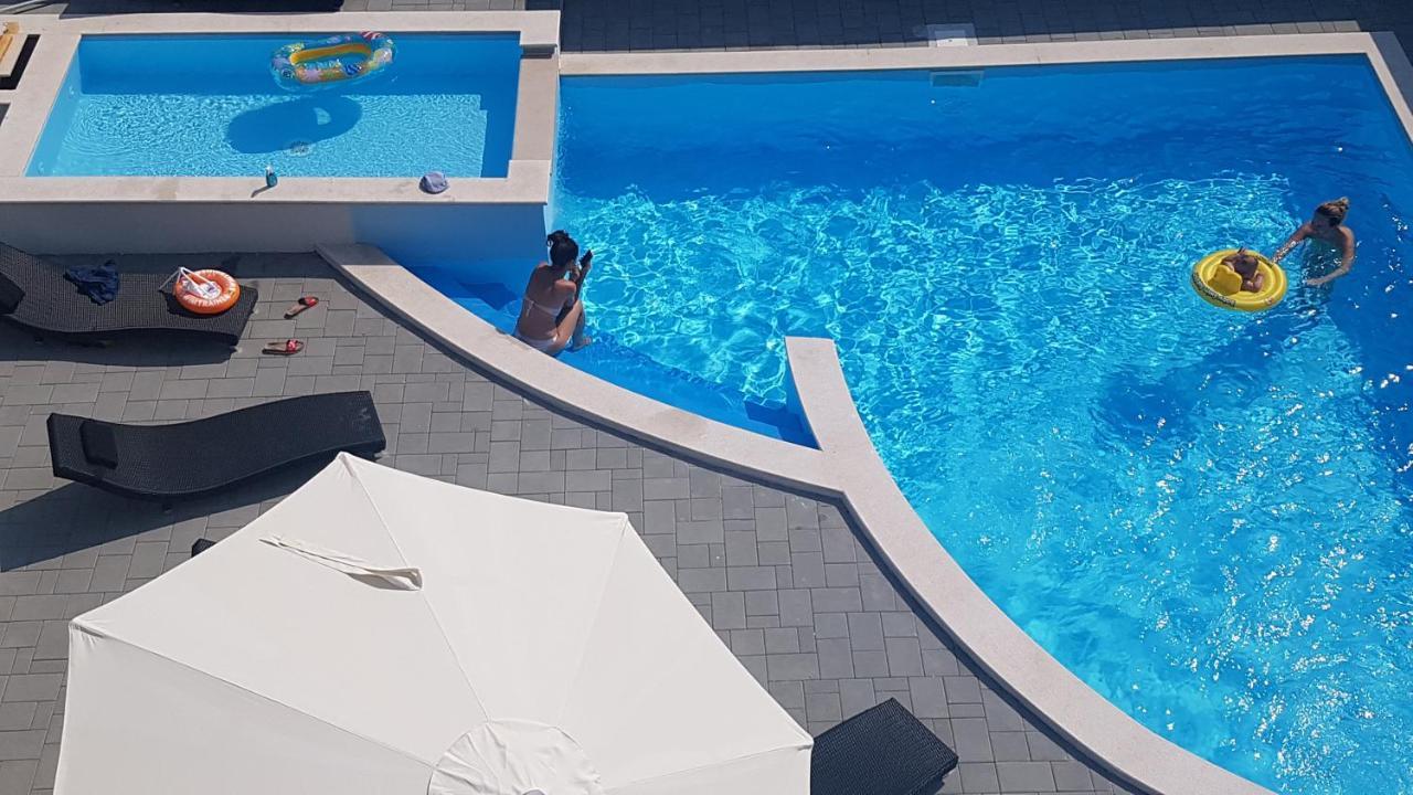 Apartments Menalo Затон Екстериор снимка