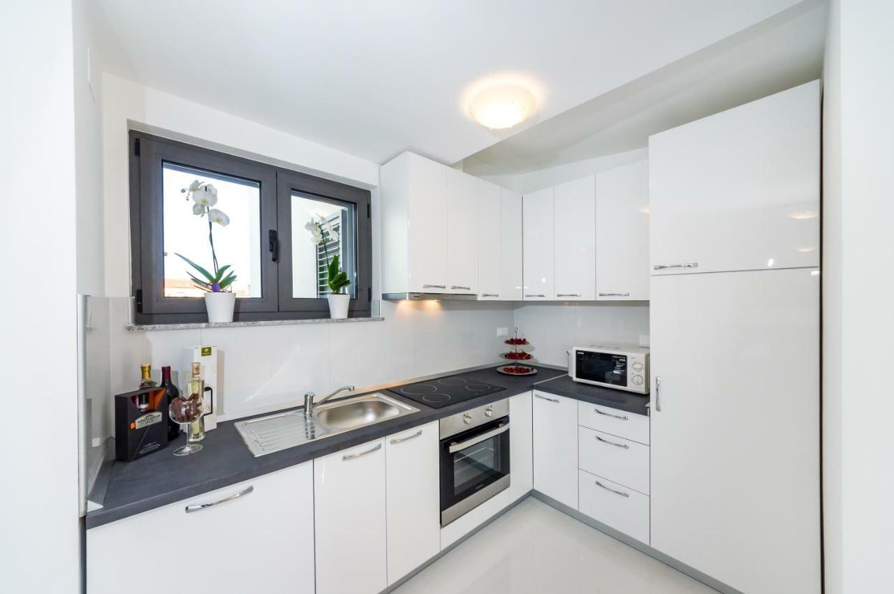 Apartments Menalo Затон Екстериор снимка