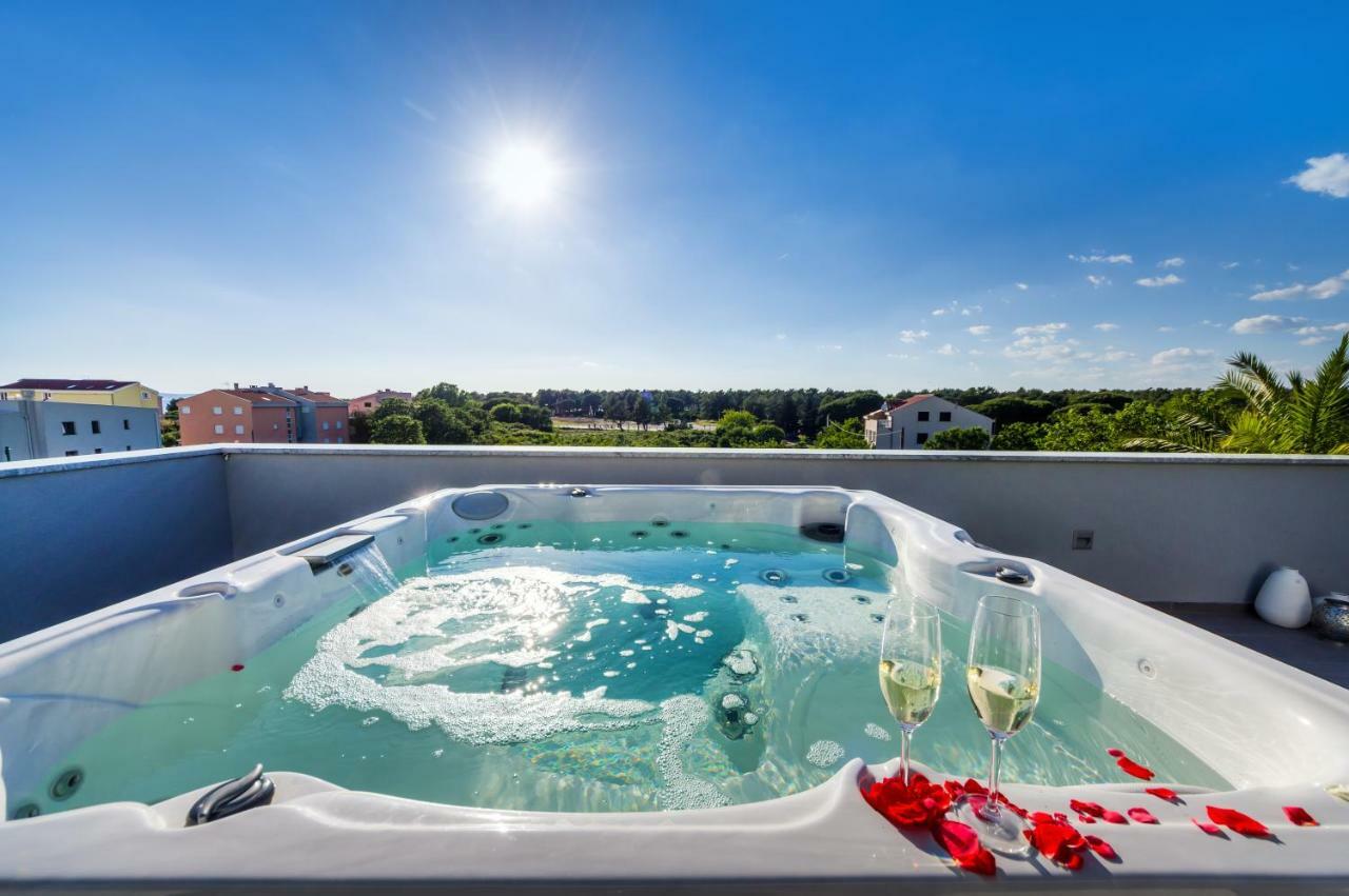 Apartments Menalo Затон Екстериор снимка